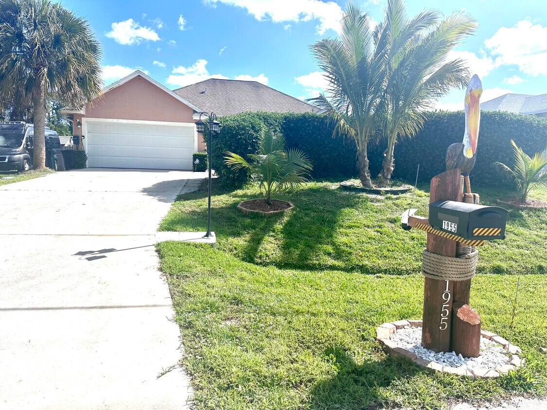 Foto principal - 1955 SW Castinet Ln