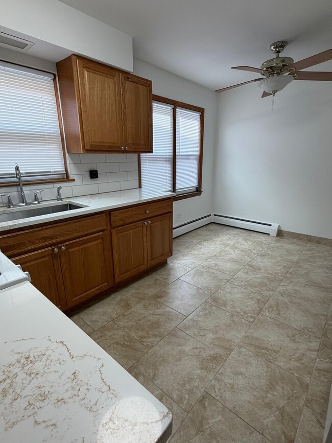 Foto del edificio - 7612 W Belmont Ave