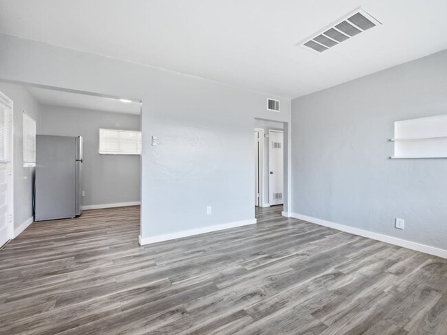 Building Photo - 2 Bedroom 1 Bathroom