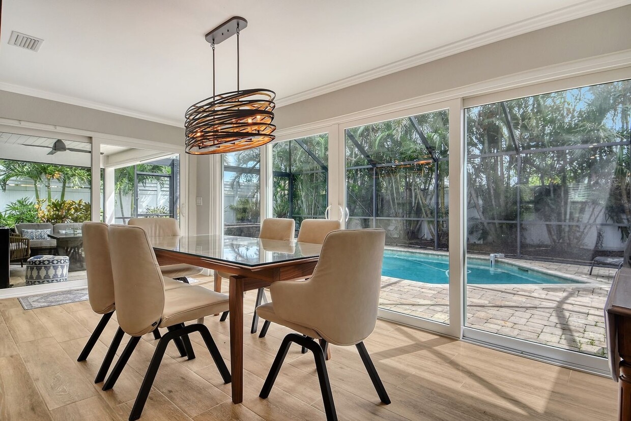 Primary Photo - Spacious 4 Bedroom 2 Bath Home Featuring A...