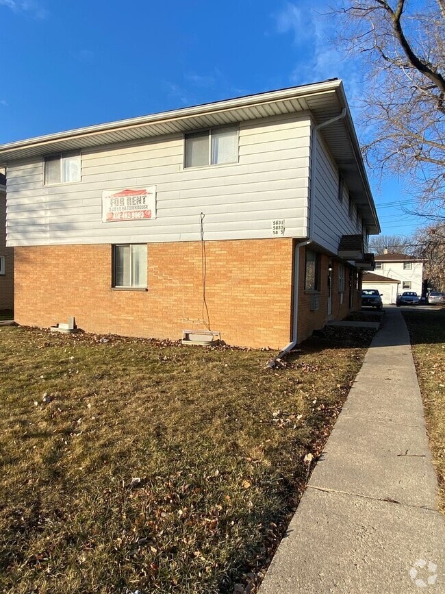 Building Photo - 5831 N 91st St