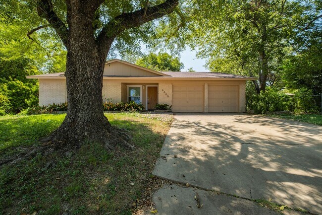 Building Photo - Refreshing 3 Bedroom, 2 Bath Home w/ Offic...