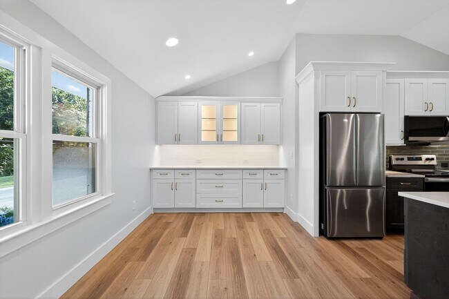 Building Photo - Charming 3BR House in Milton