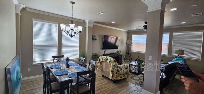 Foto del edificio - 7813 Cattlemen Dr