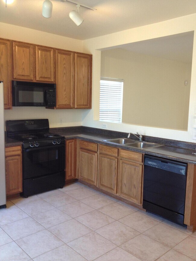 Building Photo - 3251 N Rambling Creek Pl