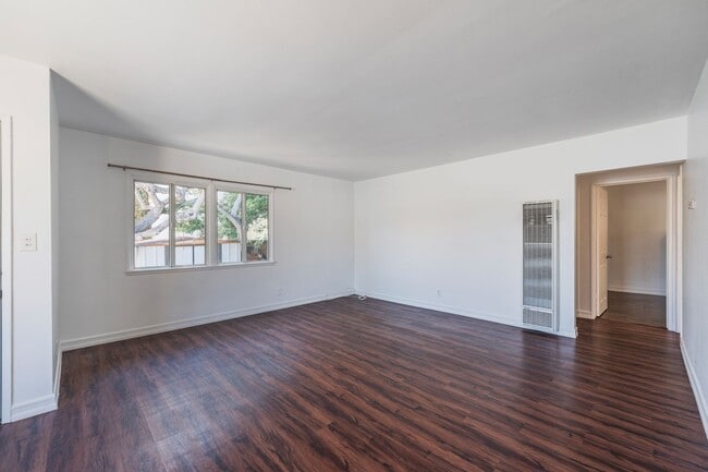 Building Photo - Cozy Redondo Beach Rental