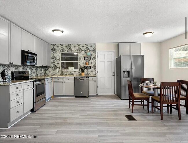 Foto del edificio - 2833 Emily Ln