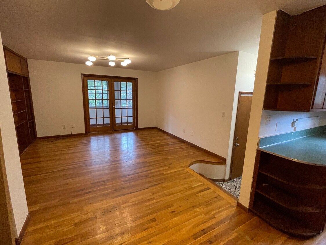 Primary Photo - Great 2nd Floor 2 Bedroom, 1 Bath In Duckpond