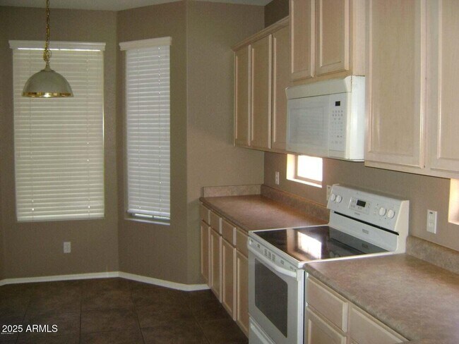 Foto del edificio - 5261 E Hilton Ave