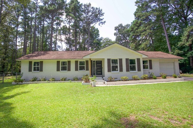 Building Photo - Southern Pines Retreat: Cozy 3-Bedroom Hom...