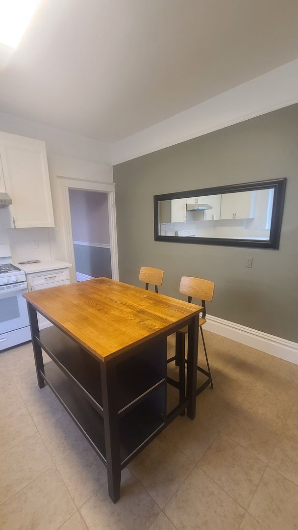 Foto del edificio - Updated big Apt in Noe Valley. Gustavo Lop...