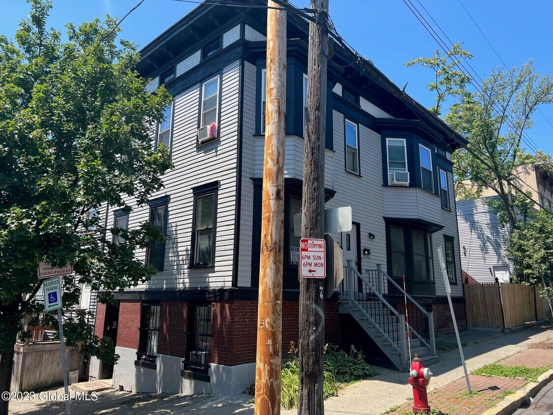 97 Philip St Unit Bsmnt, Albany, NY 12202 Room for Rent in Albany, NY