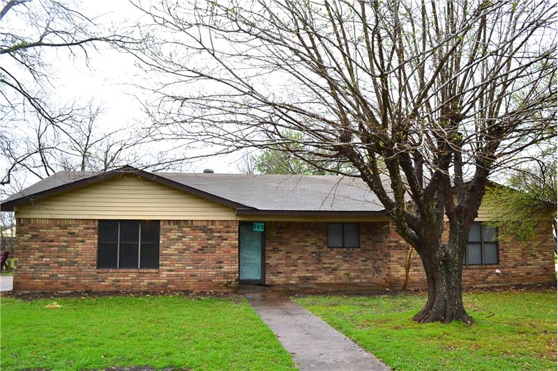 Primary Photo - 102 Thompson Cir