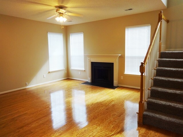 Foto del edificio - 107 Barrie Court