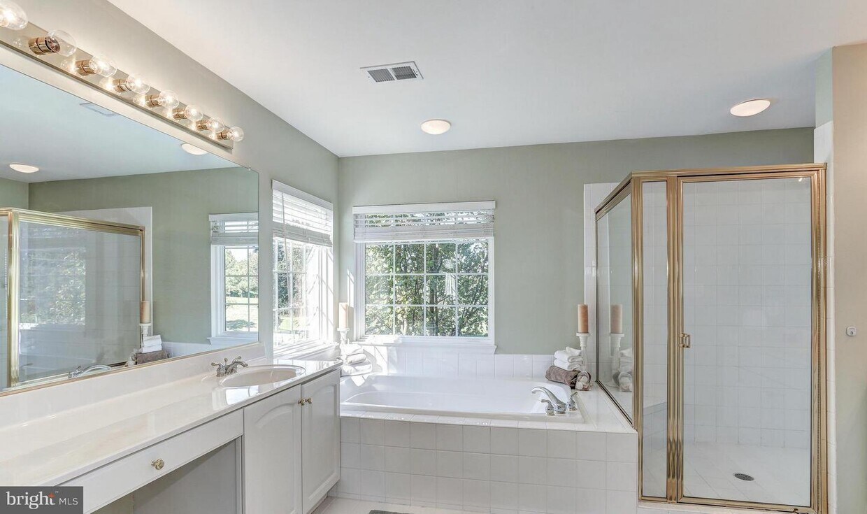 Primary Photo - 5800 Serengeti Ct
