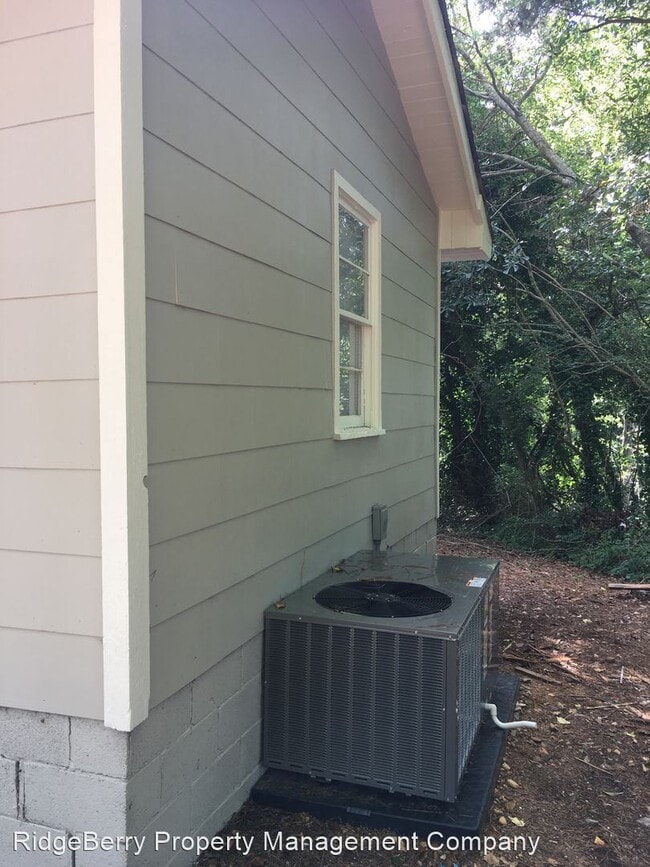 Building Photo - 2 br, 1 bath House - 423 Wilshire Rd NE