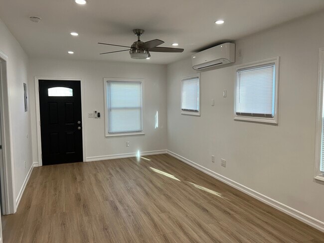 Calefacción, refrigeración y deshumidificador minisplit - 1533 Freeman Ave