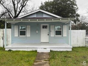 Building Photo - 813 N E St