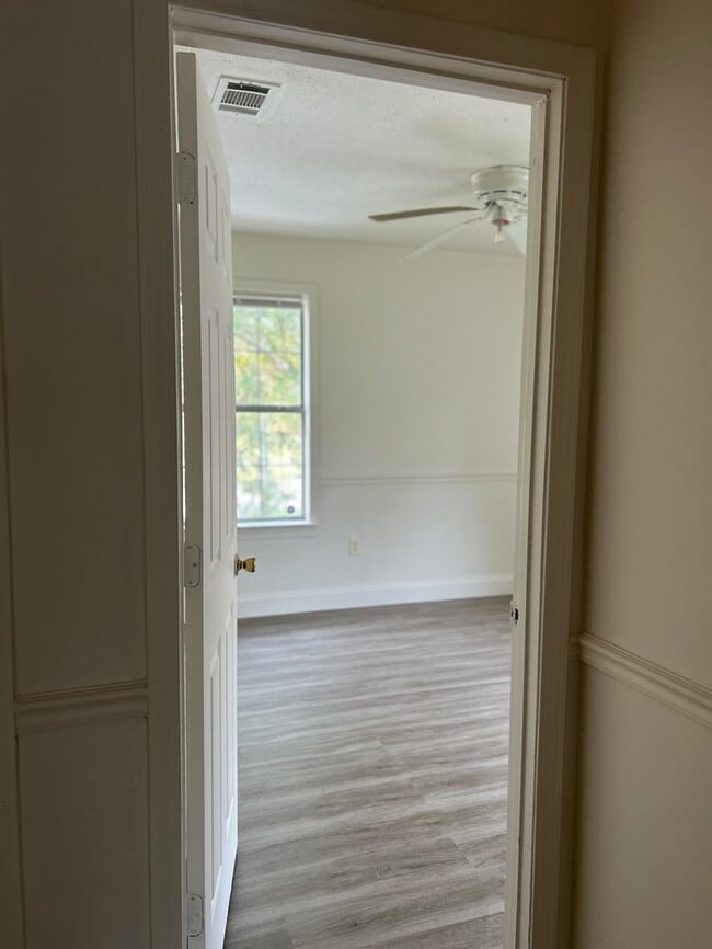 Building Photo - Beautiful 3/2 house