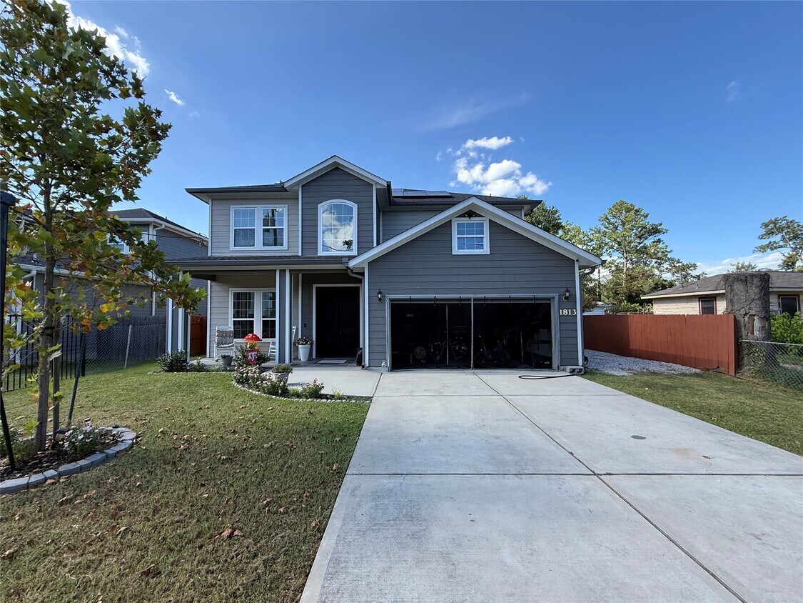 Foto principal - 1813 McClelland St