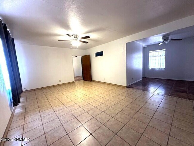 Foto del edificio - 1101 Gardner Ave