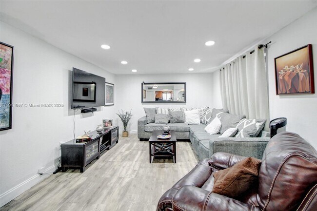 Foto del edificio - 6604 SW 113th Ave