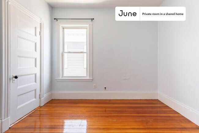 Building Photo - Private bedroom in 5 bed/1 bath Home