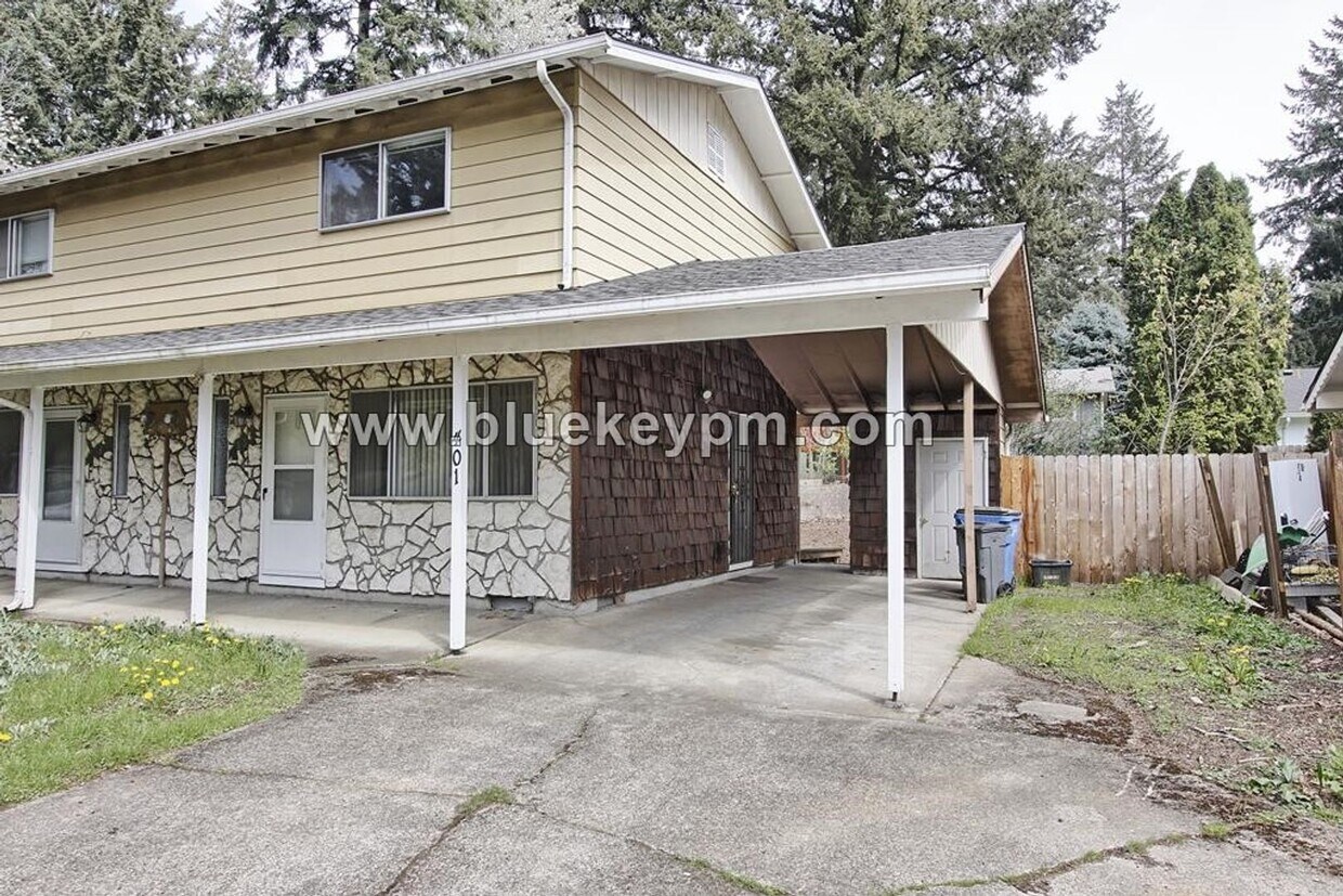 Primary Photo - 2 Bed, 1.5 Baths Duplex in Hearthwood Neig...
