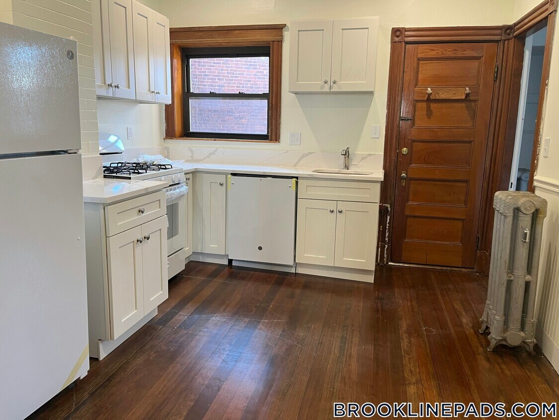 Foto principal - 1855 Beacon St