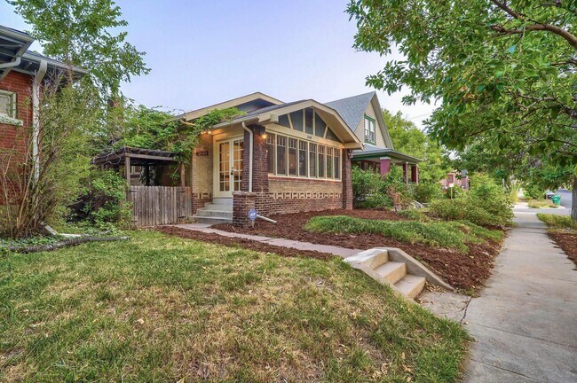 Foto del edificio - MOVE IN INCENTIVE! Remodeled Highland's Bu...