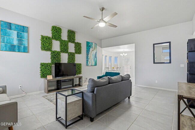 Building Photo - 664 Paseo Modesto Dr