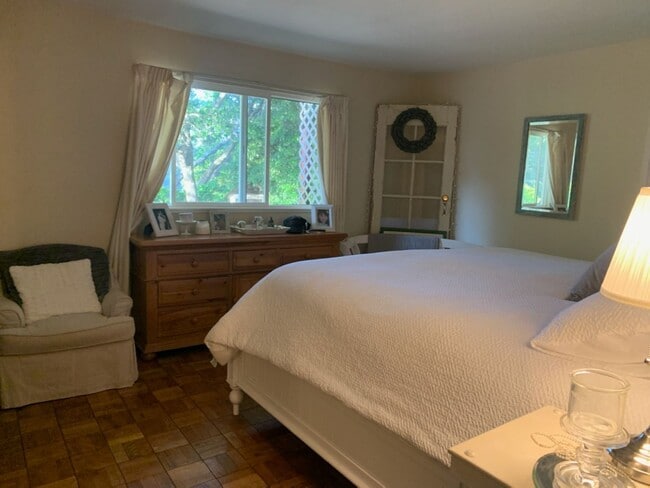 Building Photo - Wonderful 3 bedroom, 2 bathroom house in the Jacks Peak area