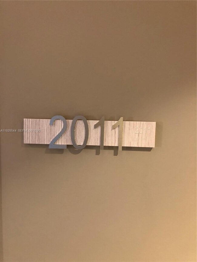 Building Photo - 1000 Brickell Plaza