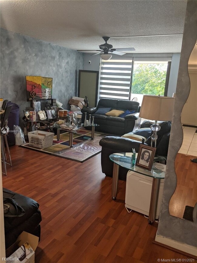 Building Photo - 3 br, 2 bath Condo - 7261 NW 16th St