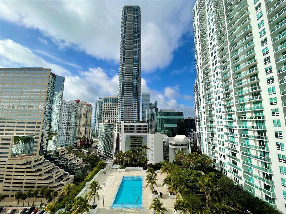 Primary Photo - 950 Brickell Bay Dr