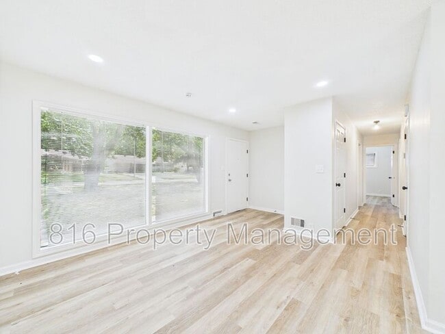 Building Photo - 11230 Corrington Ave