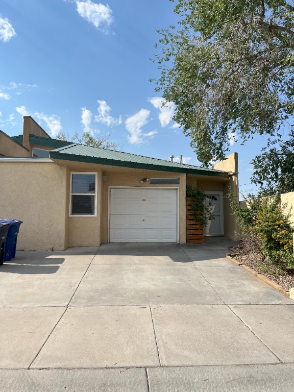 Building Photo - 5604 Del Oeste Rd