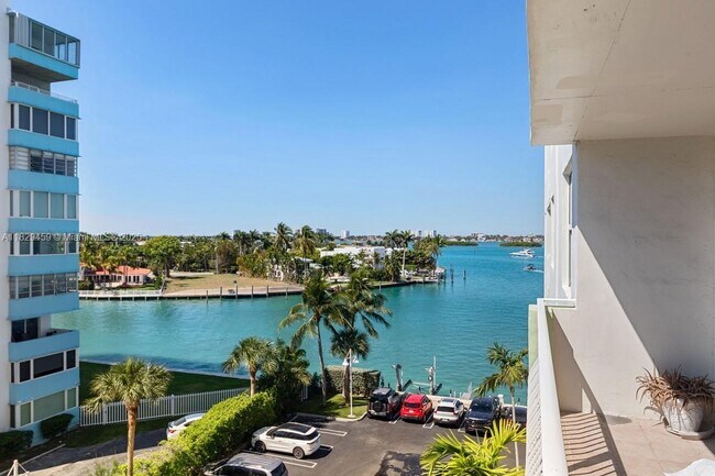 Foto del edificio - 10350 W Bay Harbor Dr