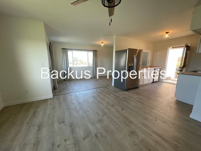 Foto del edificio - 333 Espinosa Rd