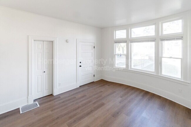 Foto del edificio - 1911 W 2nd Ave