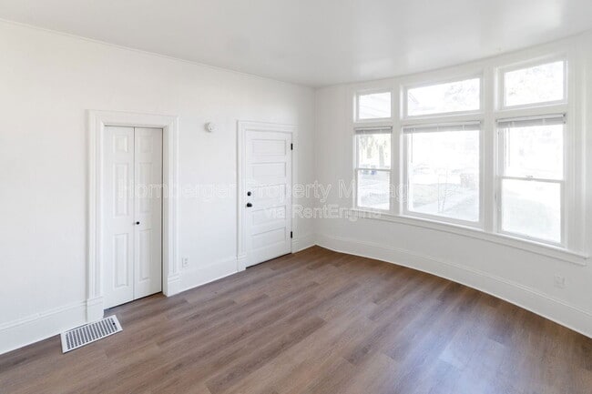 Building Photo - 1911 W 2nd Ave