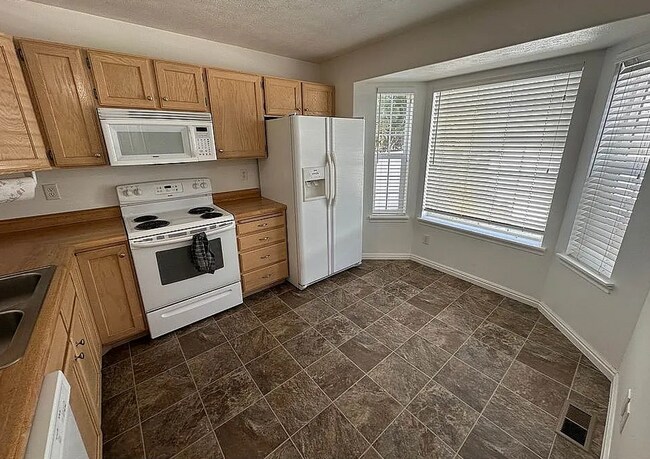 Foto del edificio - 3 bedroom Parkside Townhome!