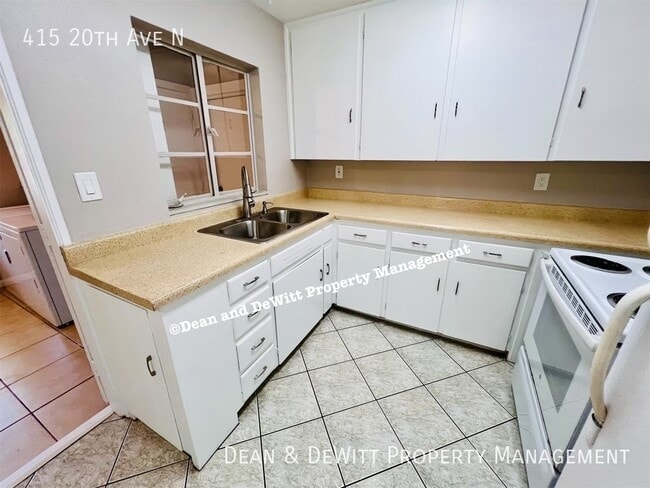 Building Photo - 415 20th Ave N