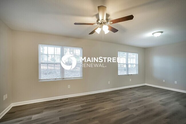 Foto del edificio - 3 Bedroom Pet-Friendly Home in OAK RIDGE, TN with Main Street Renewal