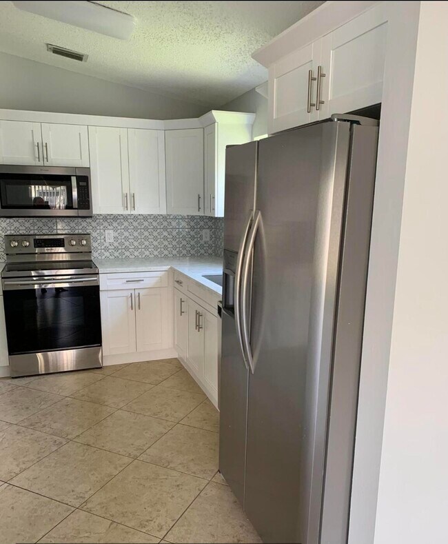 Foto del edificio - 1436 Waterway Cove Dr