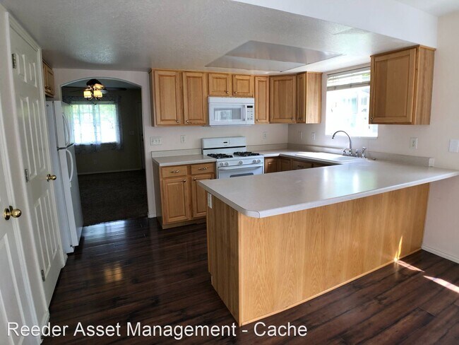 Building Photo - 2 br, 1.5 bath House - 69 Hampton Place
