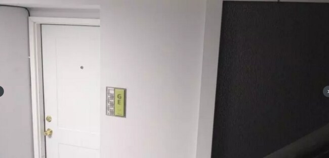 Foto del edificio - Cavernous 2 Bedroom Apartment with Office