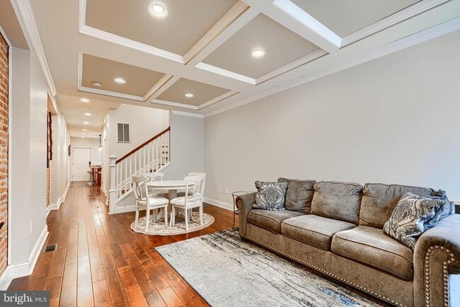 Foto del edificio - 1730 E Chase St