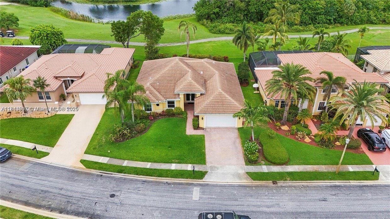 Primary Photo - 720 Cypress Pointe Dr W
