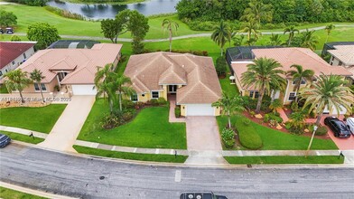Building Photo - 720 Cypress Pointe Dr W